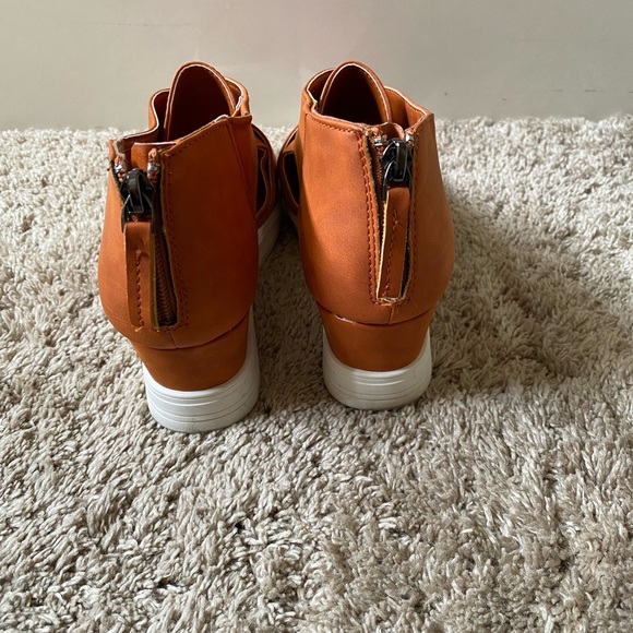 Rust color wedge sneaker Sz7 - Picture 3 of 4
